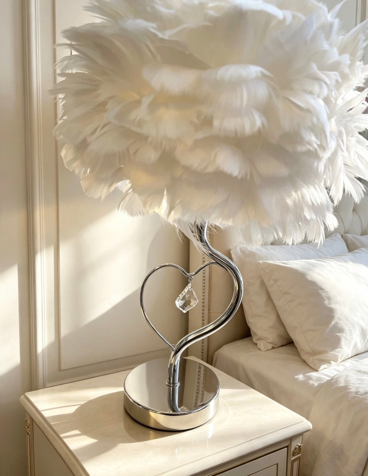 Feather Table Lamp — Heart Shaped Base — 12cm × 47cm — Elegant Accent Light